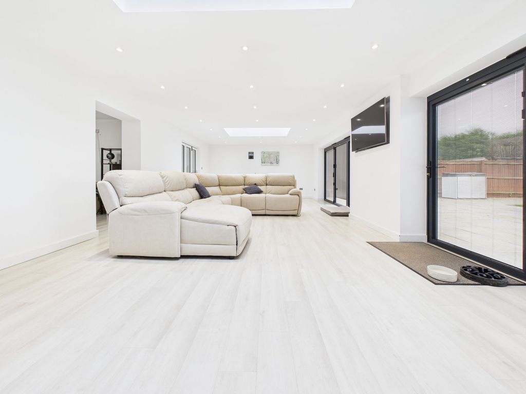 Property photo 3 of 23