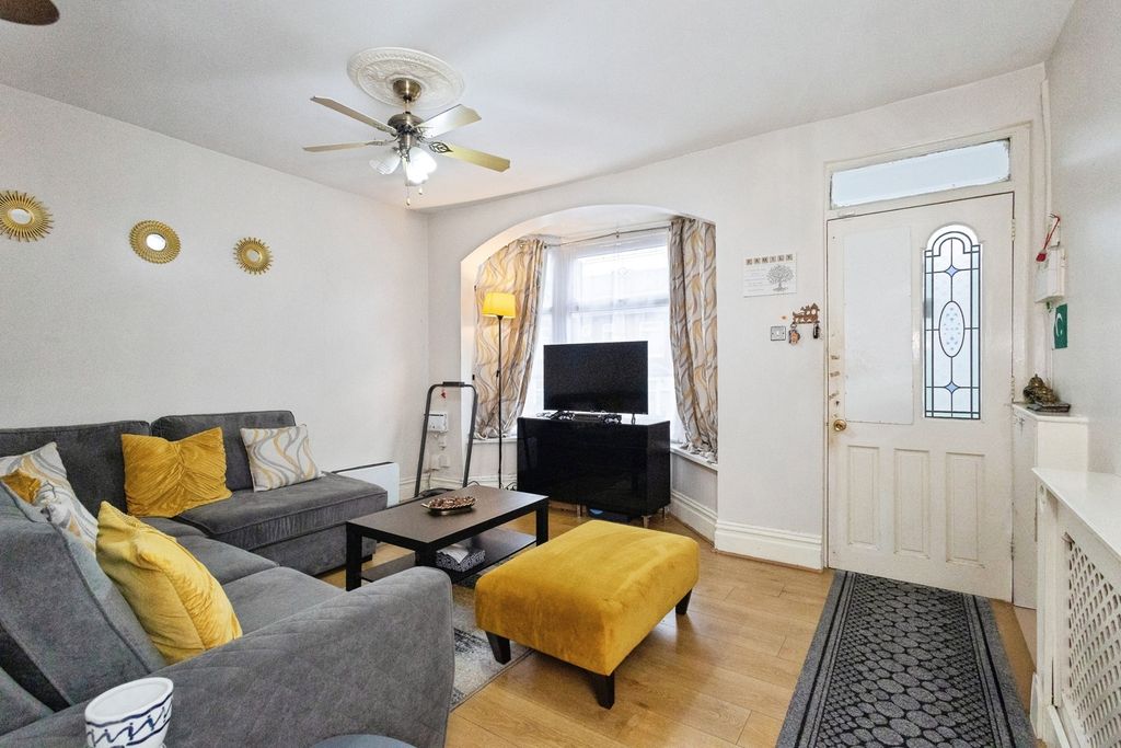 Property photo 3 of 17 Photo