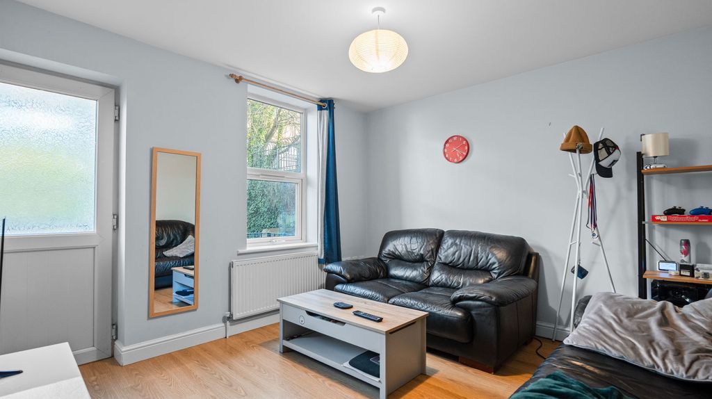 Property photo 3 of 27