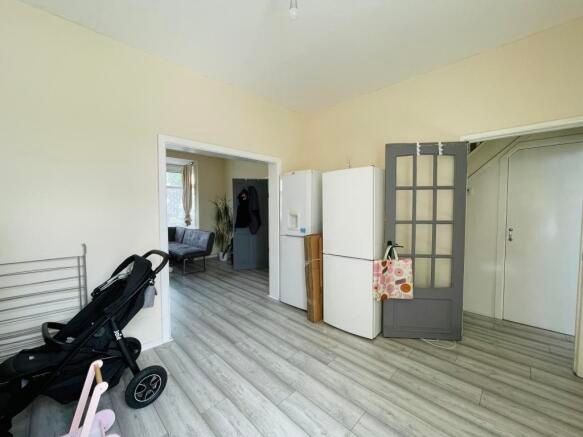 Property photo 1 of 12 Bright, Clean Kitchen Area With Light Wood-Effect ...