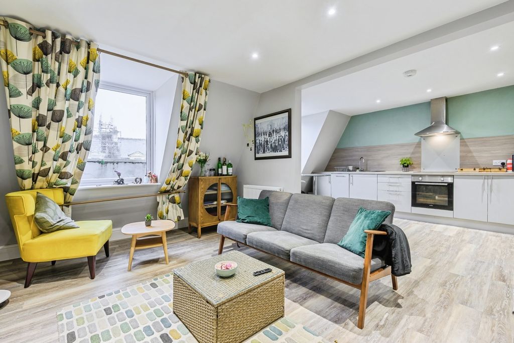 Property photo 2 of 14 Pbox-Img.Jpg