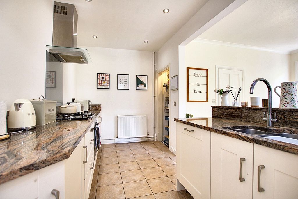 Property photo 3 of 32