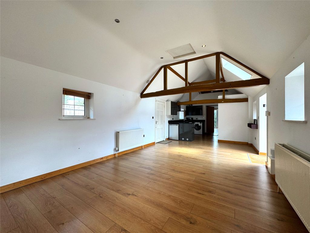 Property photo 2 of 9 Picture No. 17