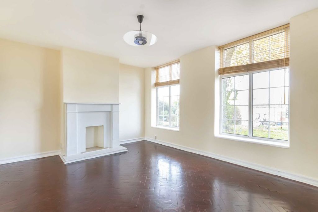 Property photo 2 of 8