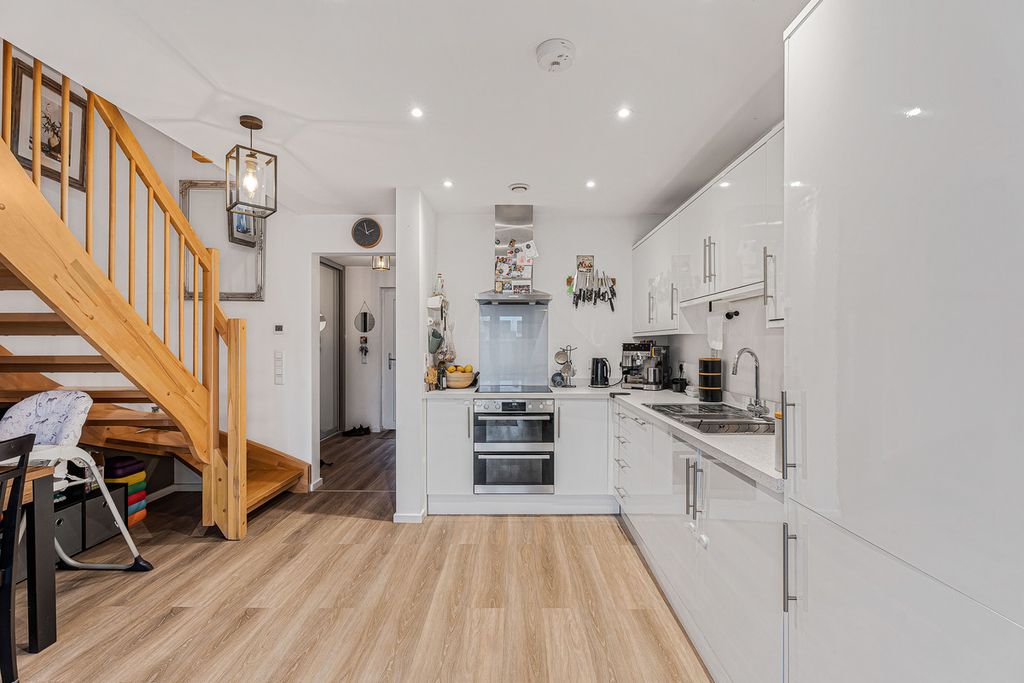 Property photo 3 of 23