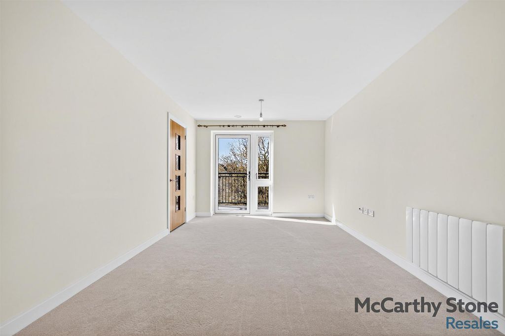 Property photo 2 of 34 8683847-Interior20-800.Jpg