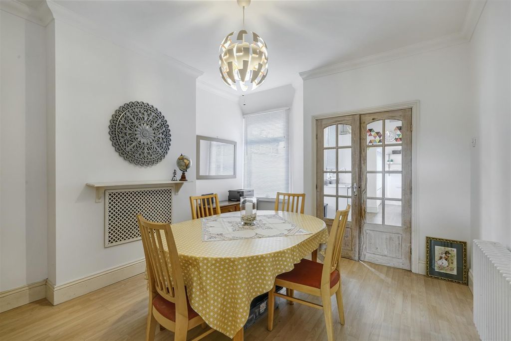 Property photo 3 of 17 Dining/Sitting Room