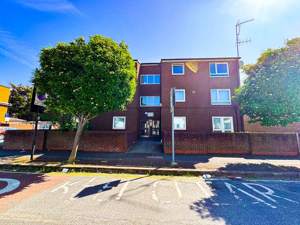 Property photo 1 of 14 Burgess Road E15