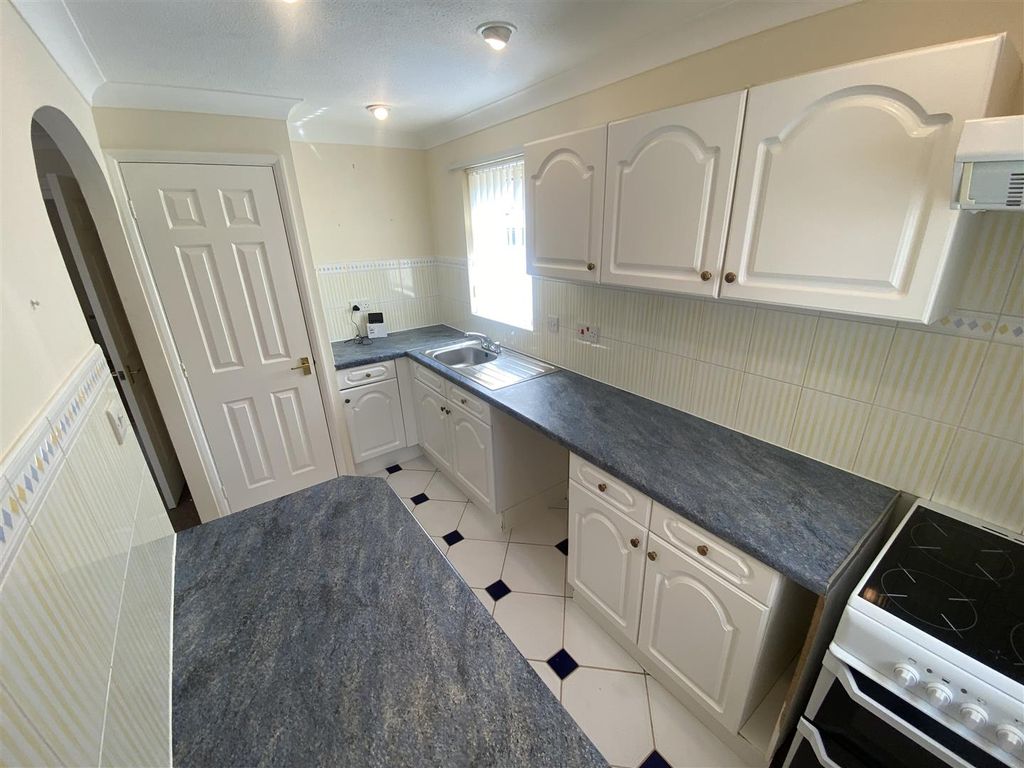 Property photo 1 of 12 Bathroom 2