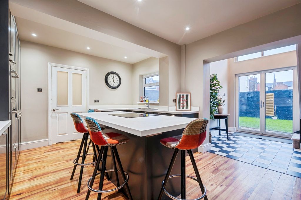 Property photo 3 of 19