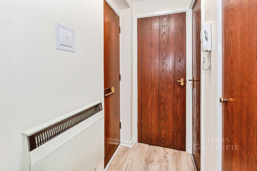 Property photo 3 of 8 Pbox-Img.Jpg
