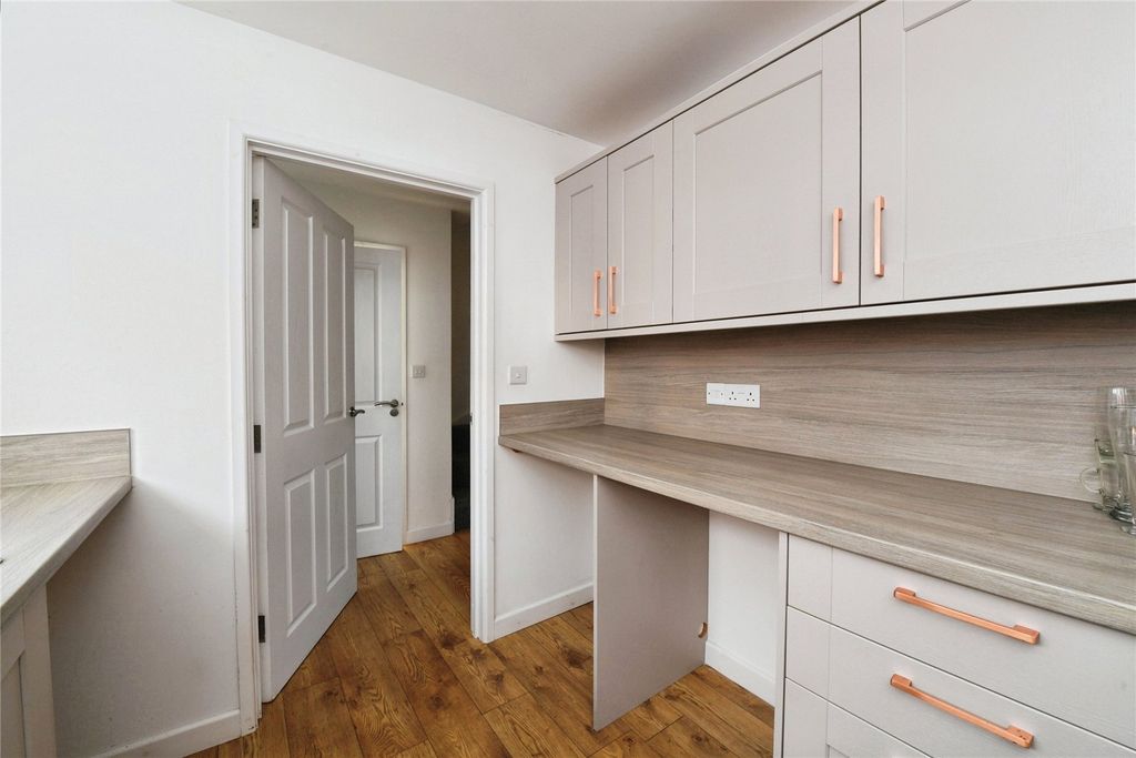 Property photo 3 of 6 Kitchen