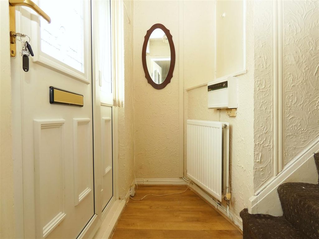 Property photo 3 of 16 Entrance Hall