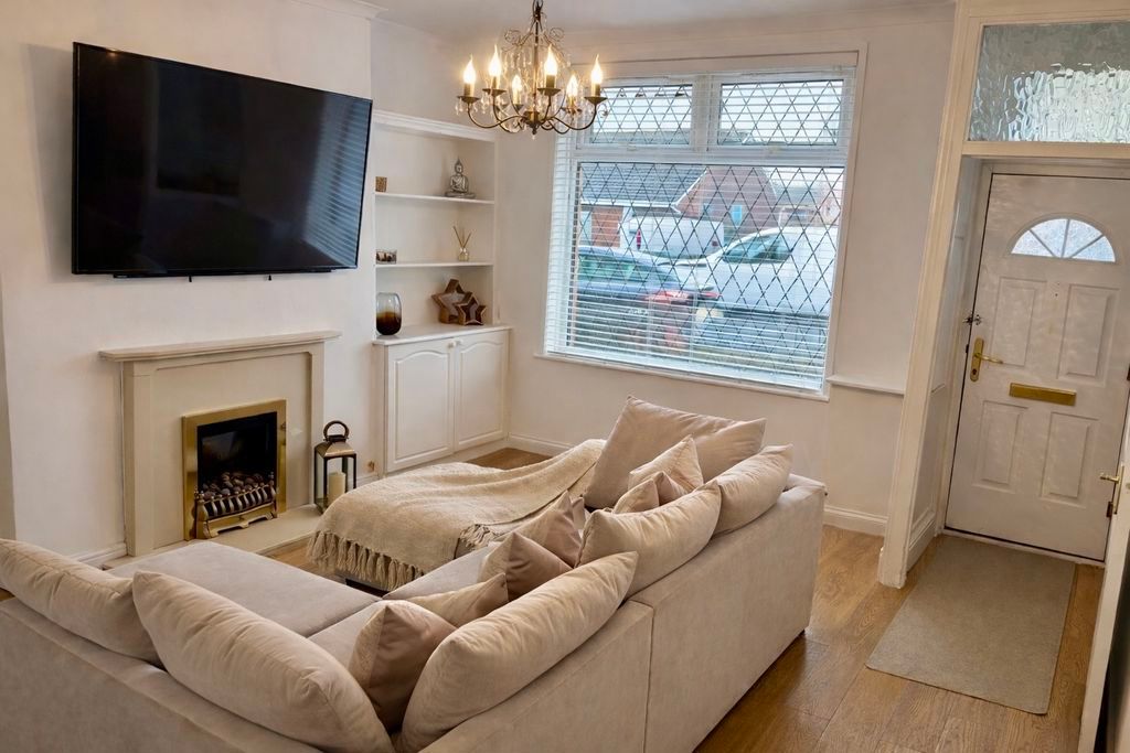 Property photo 2 of 8 Lounge