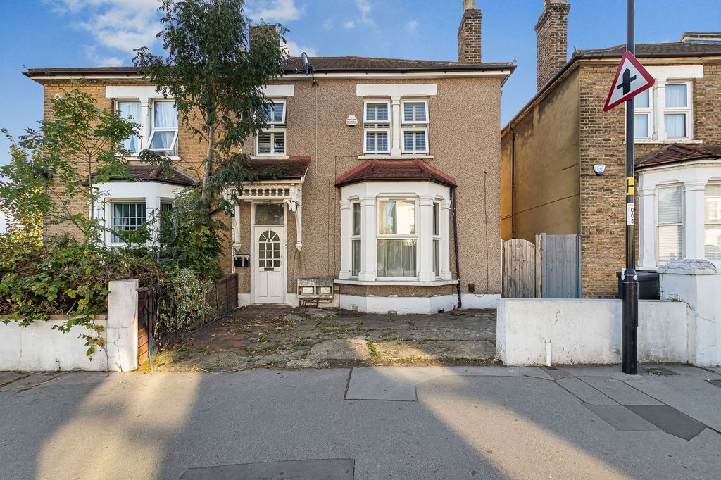 Property photo 3 of 11