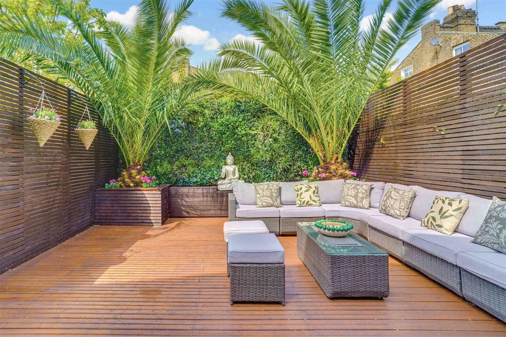 Property photo 3 of 33