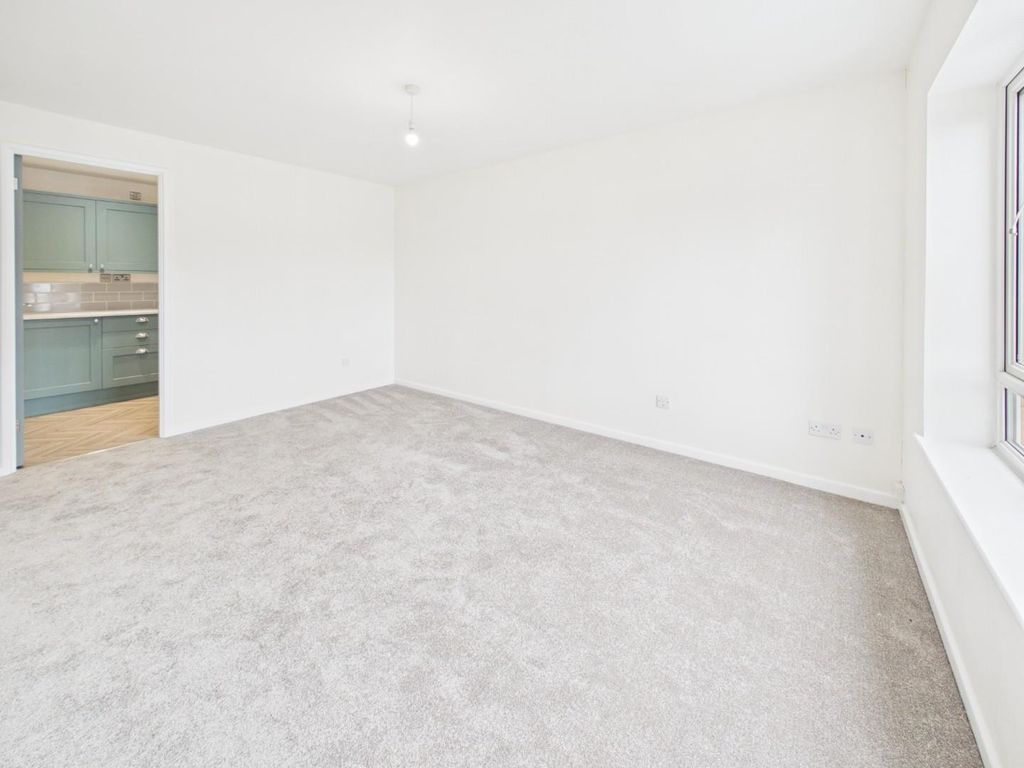 Property photo 3 of 11 Cam01576G0-Pr0385-Still010.Jpg