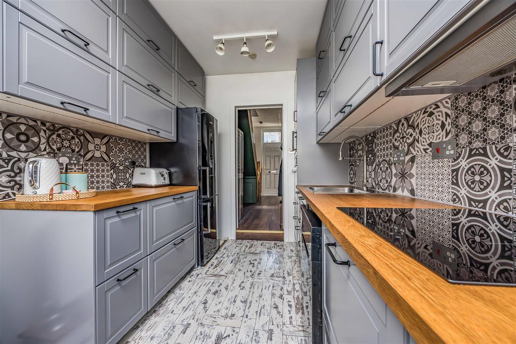 Property photo 3 of 16 111 Folkestone Road, Portsmouth-Small-Porticomarke