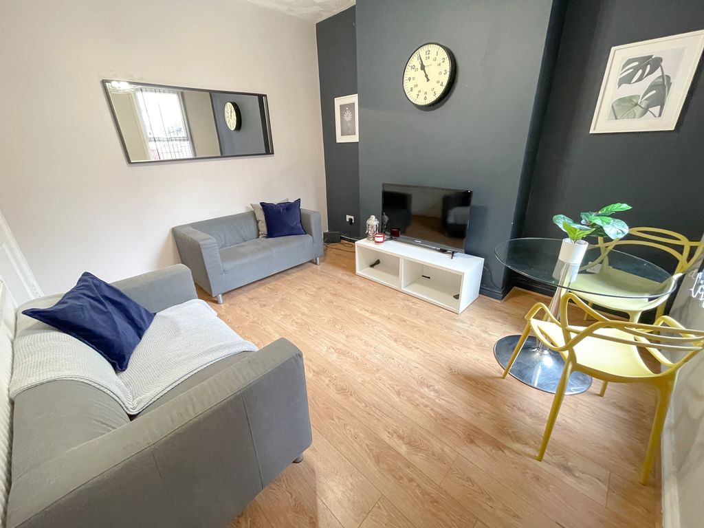 Property photo 1 of 7 11 Albany(3)