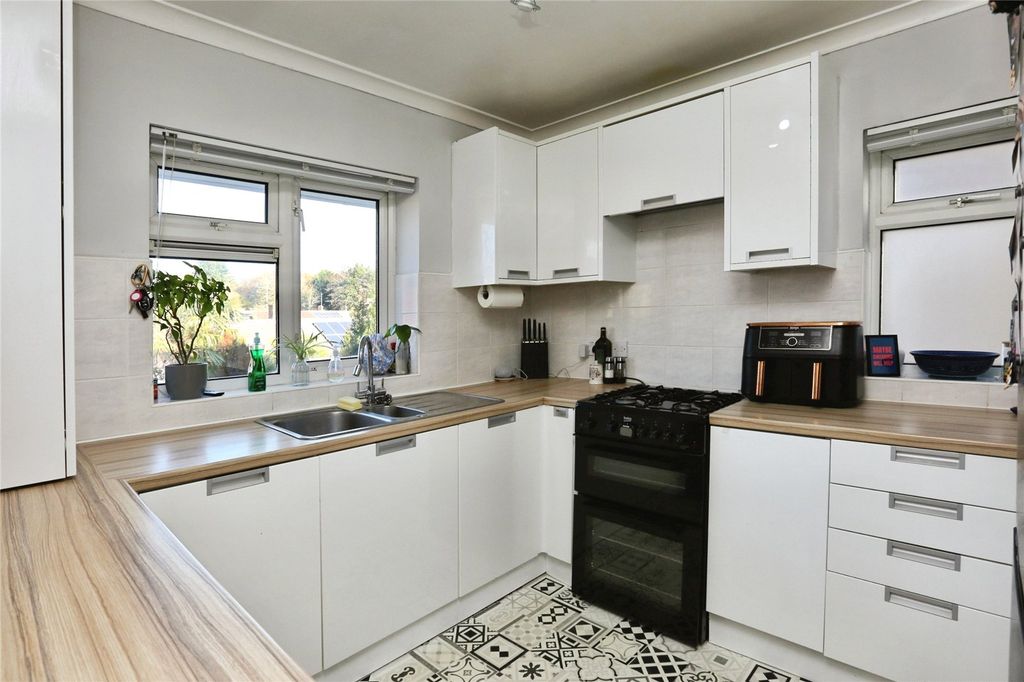 Property photo 2 of 12 Picture No. 16