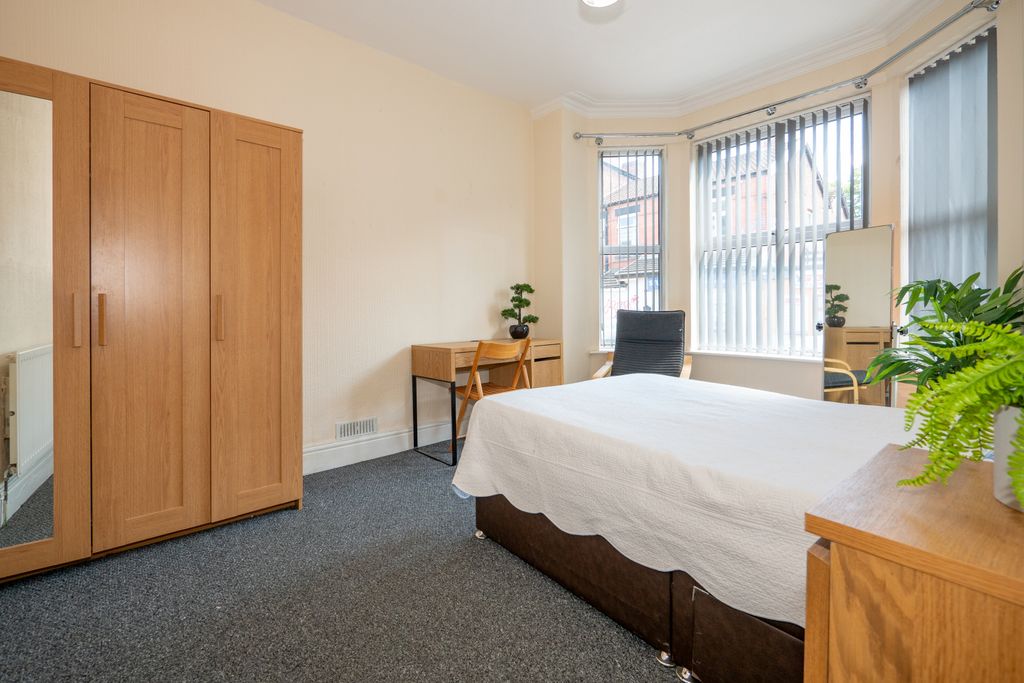 Property photo 3 of 25 Gallery