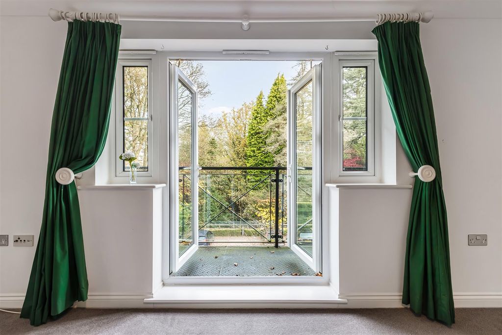 Additional image 4 of 2 bed flat for sale8A Clifton Road, Ben Rhydding, Ilkley LS29