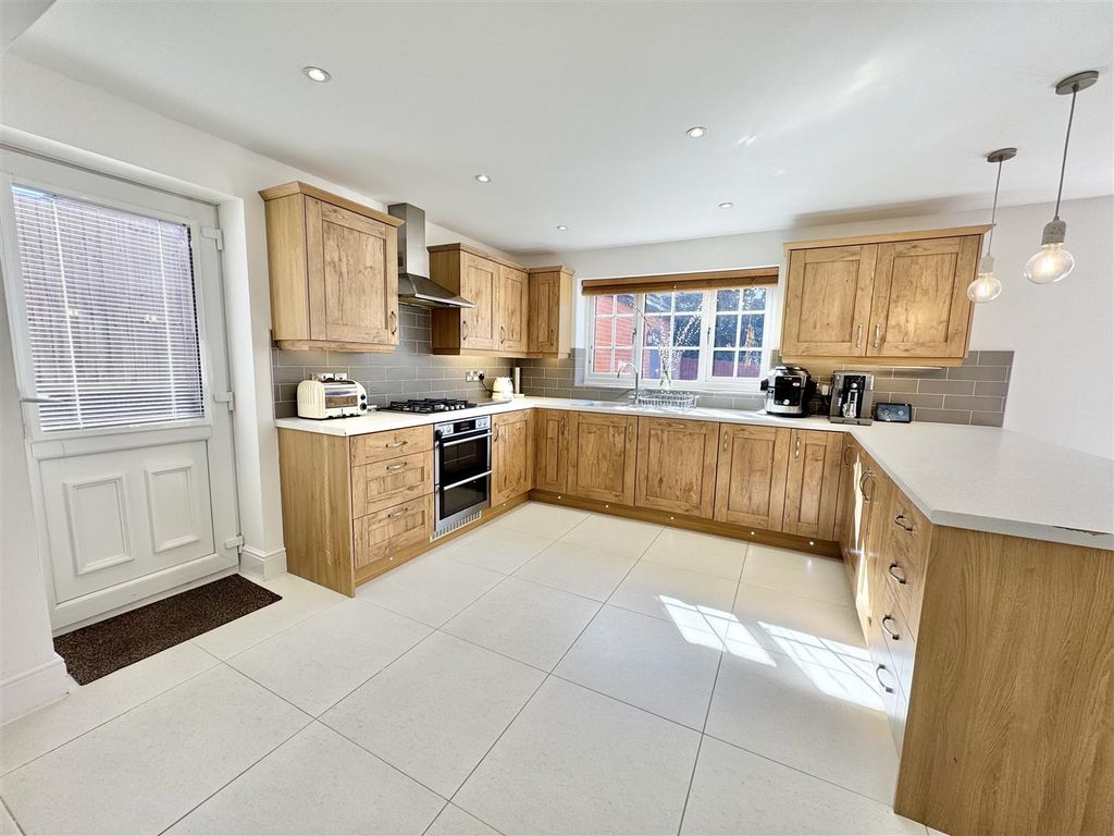Property photo 2 of 28 Kitchen