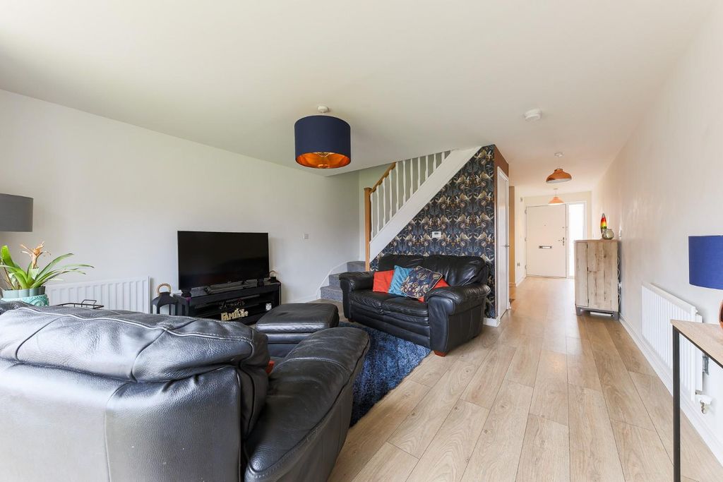 Property photo 2 of 18 Lounge.Jpg