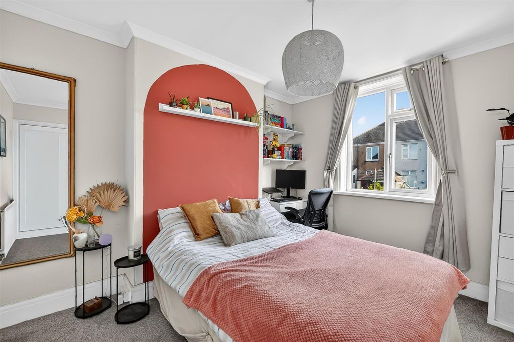 Property photo 3 of 17 Bedroom 2