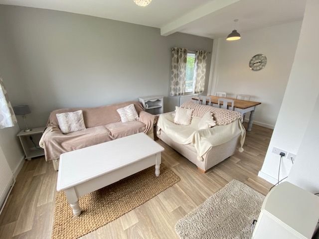 Property photo 3 of 20 Lounge Aspect 2