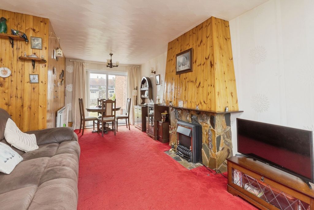 Property photo 2 of 17 Lounge