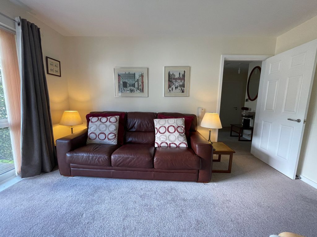 Property photo 2 of 12 Lounge