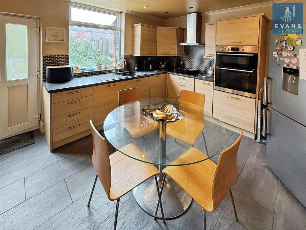 Property photo 3 of 12 Kitchen Diner