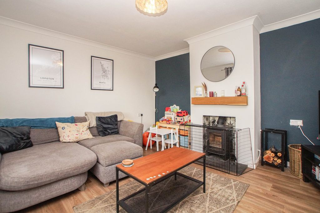 Property photo 2 of 8 Lounge