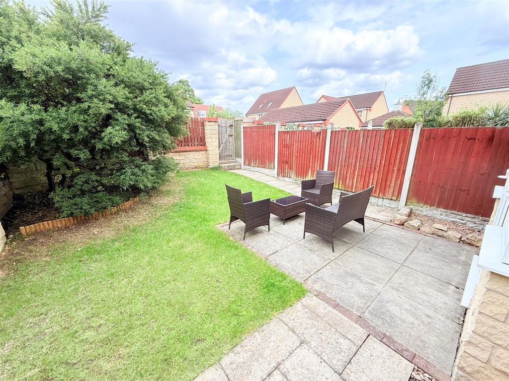 Property photo 3 of 11 Outside