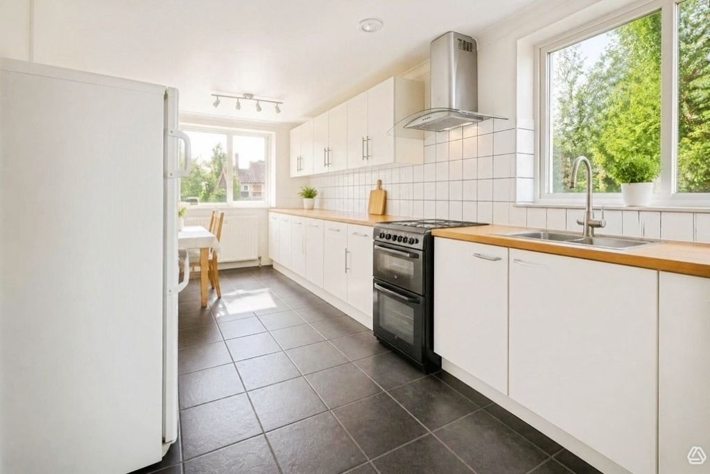 Property photo 2 of 11 Pbox-Img.Jpg