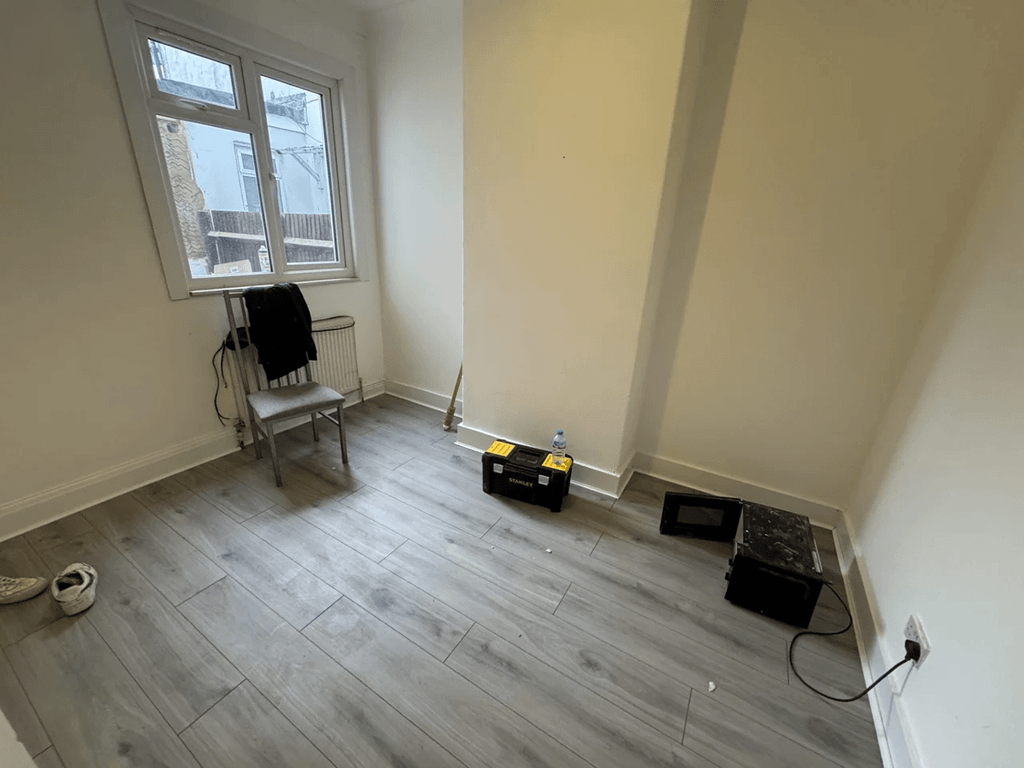 Property photo 2 of 7 Gallery