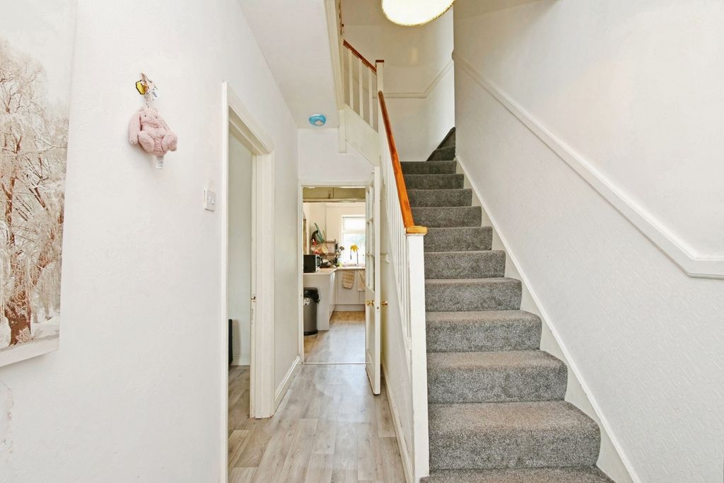 Property photo 2 of 17 Hallway