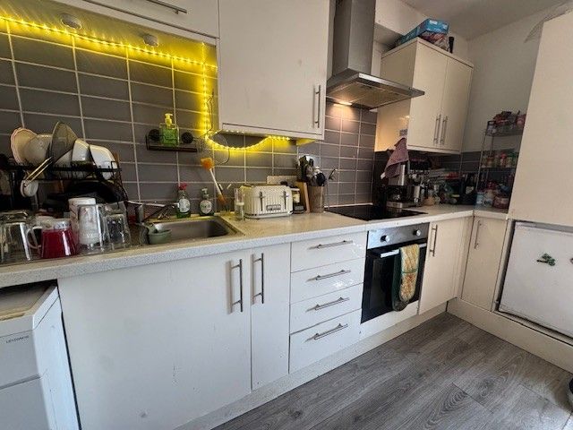 Property photo 1 of 10 Kitchen