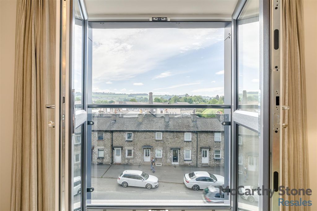 Property photo 2 of 29 8648404-Interior09.Jpg