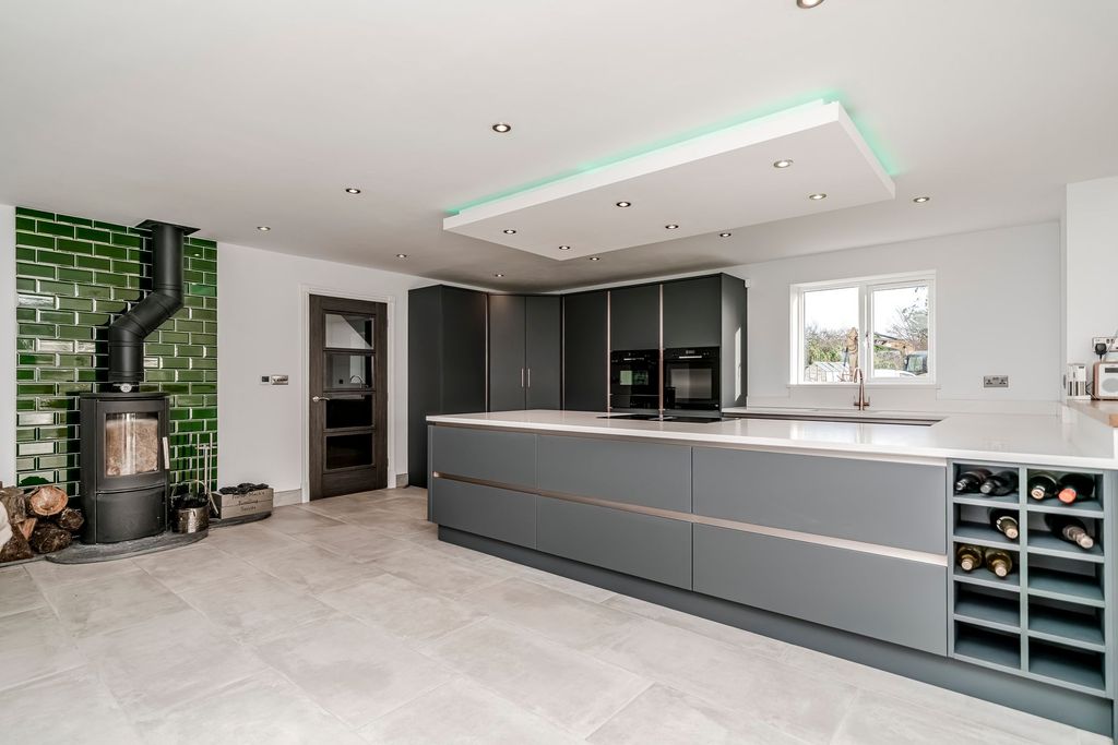 Property photo 3 of 54