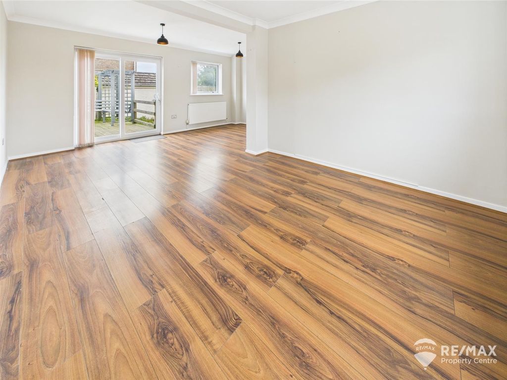 Property photo 3 of 23 Cam02842G0-Pr0212-Still025.Jpg
