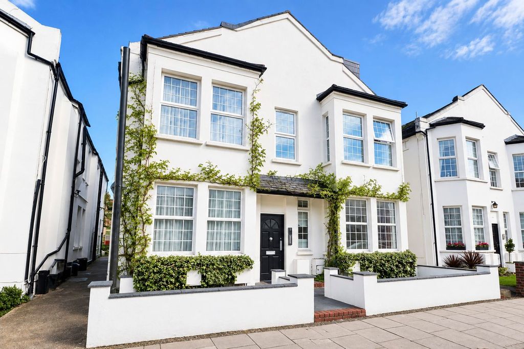 Property photo 1 of 11