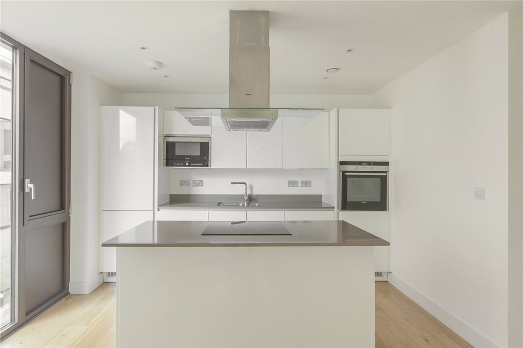 Property photo 2 of 8 Kitchen