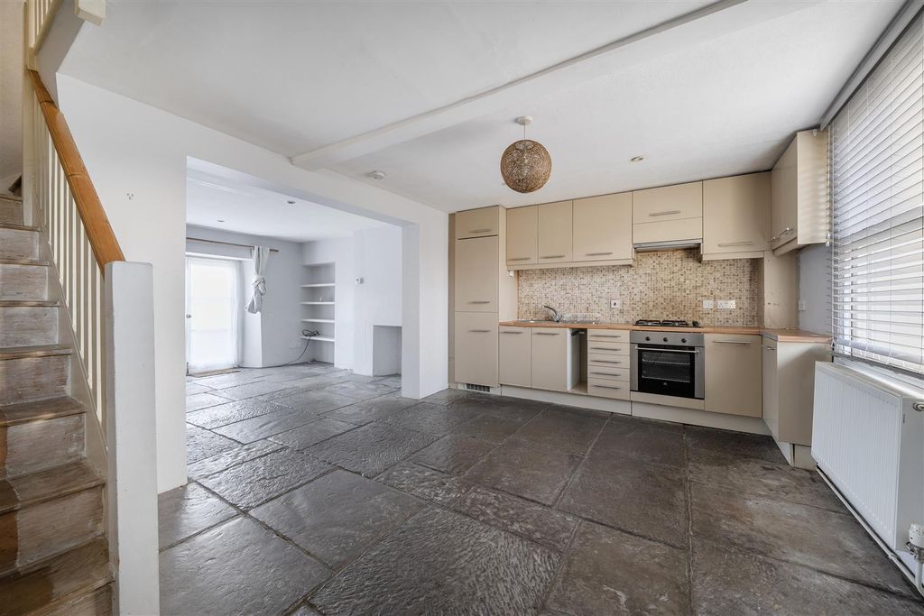 Property photo 3 of 11 Kitchen / Dining Area