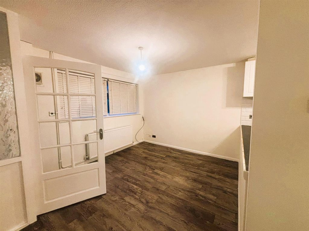 Property photo 2 of 12 Lounge