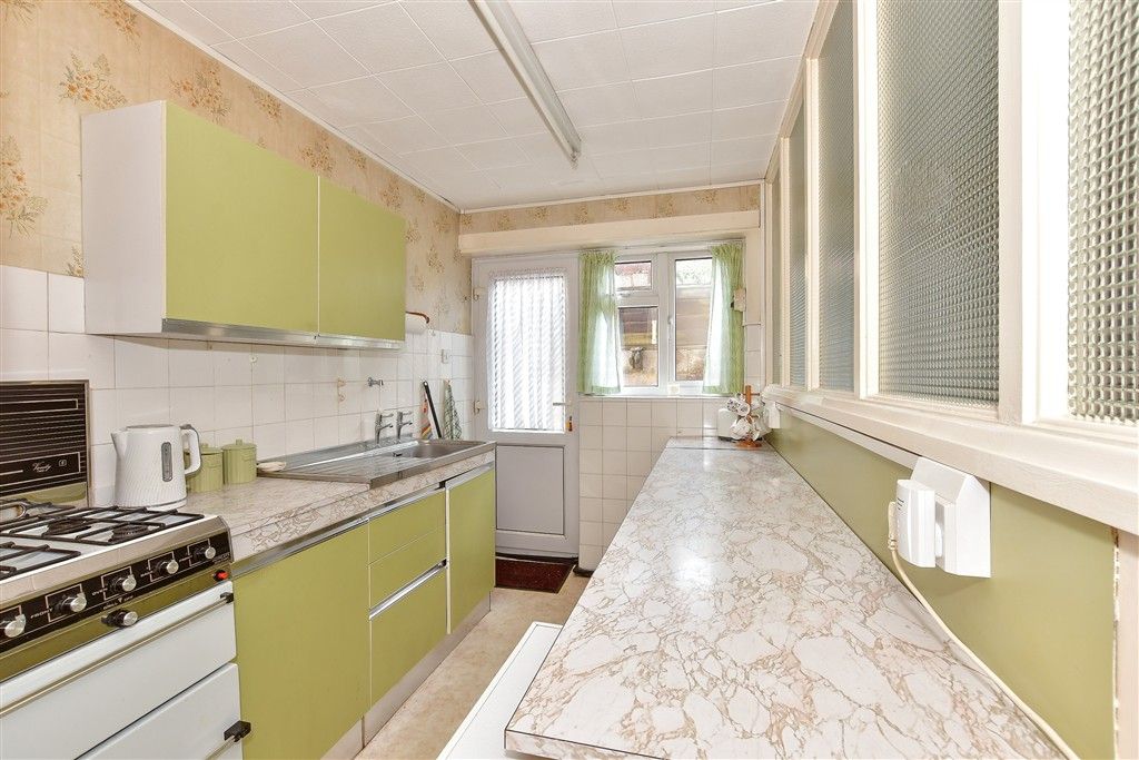 Property photo 3 of 8 Kitchen