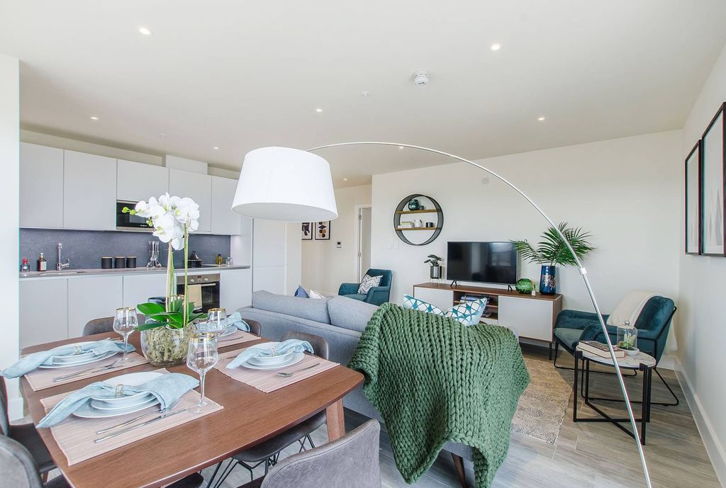 Property photo 2 of 23