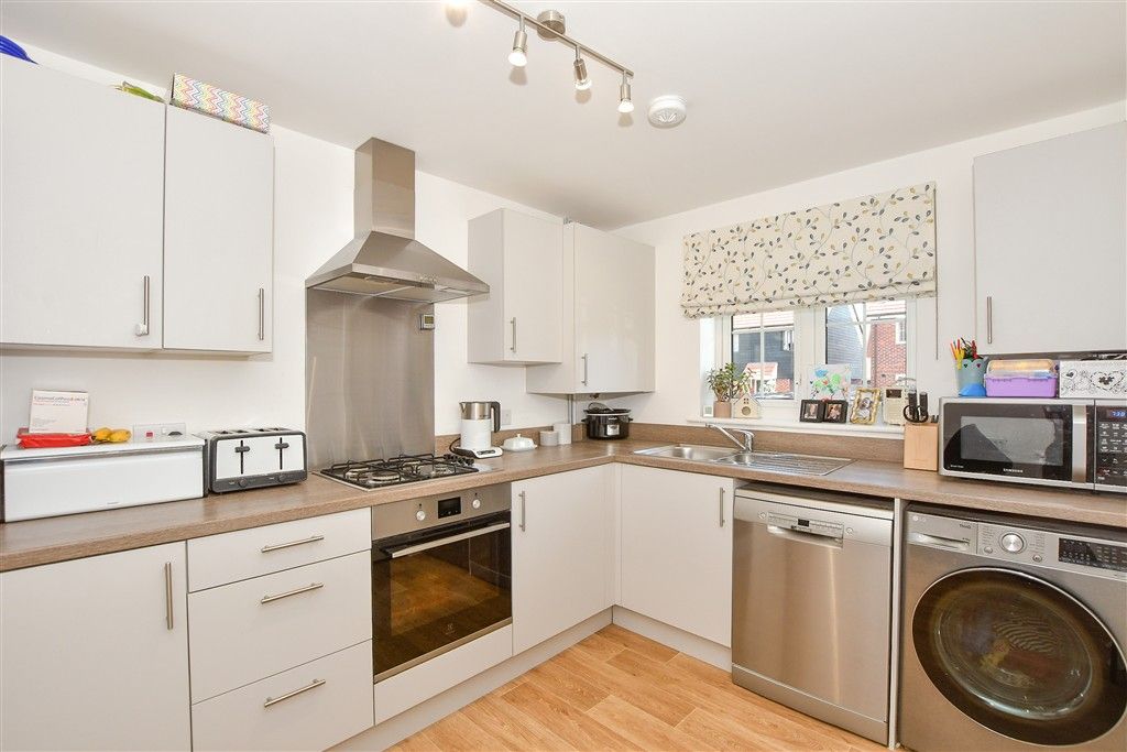Property photo 3 of 7 Kitchen