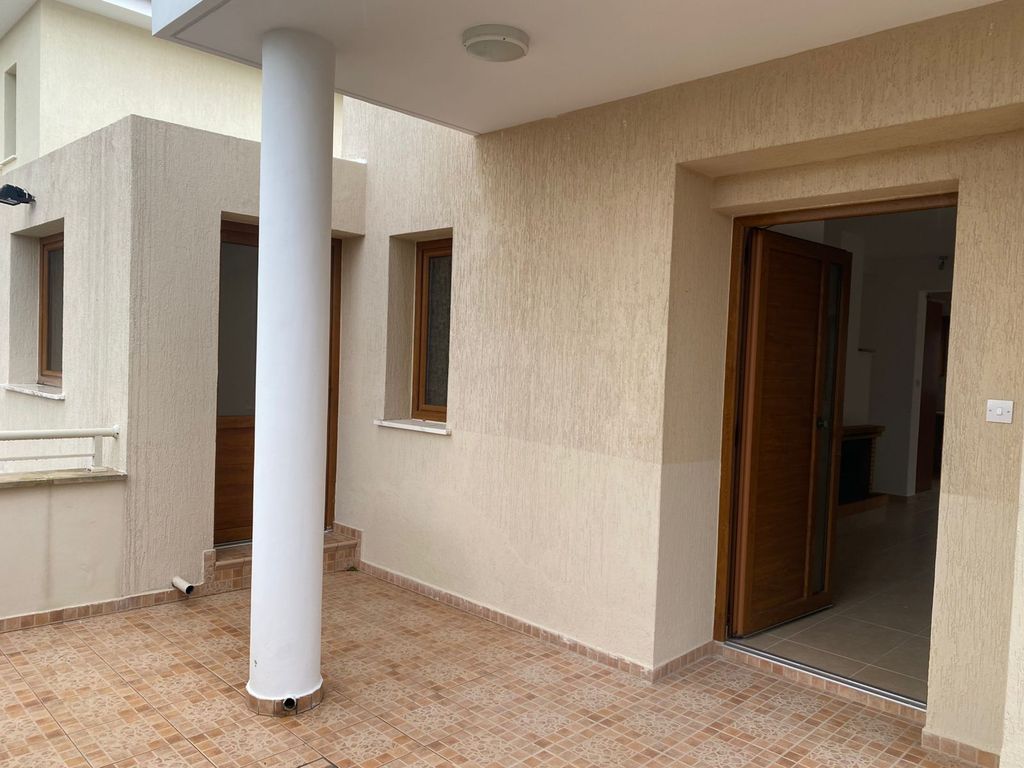 Property photo 2 of 25